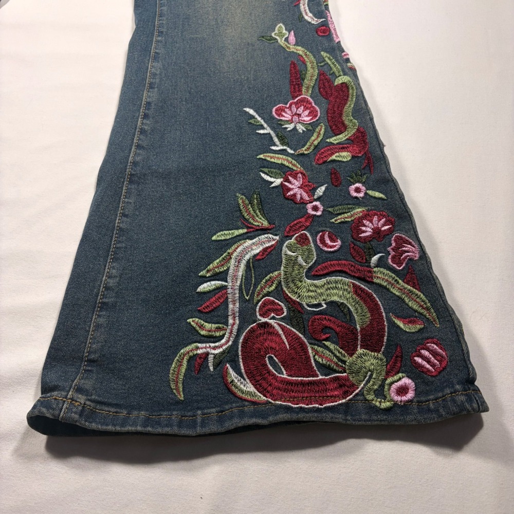 Romwe Floral Embroidered Flare Jeans Medium Wash Boho Bell Bottoms Womens 0XL - Picture 4 of 11